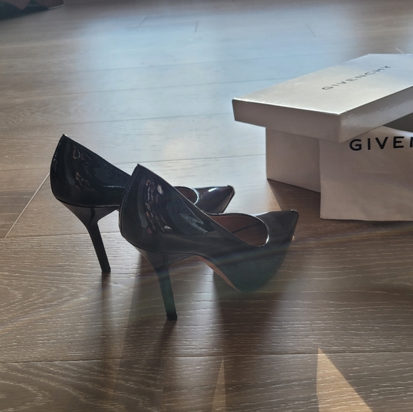 GIVENCHY Pointy metal cap patent black heels - Picture 10 of 15